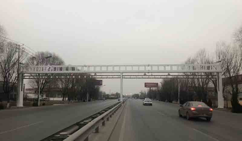 四平公路限高杆